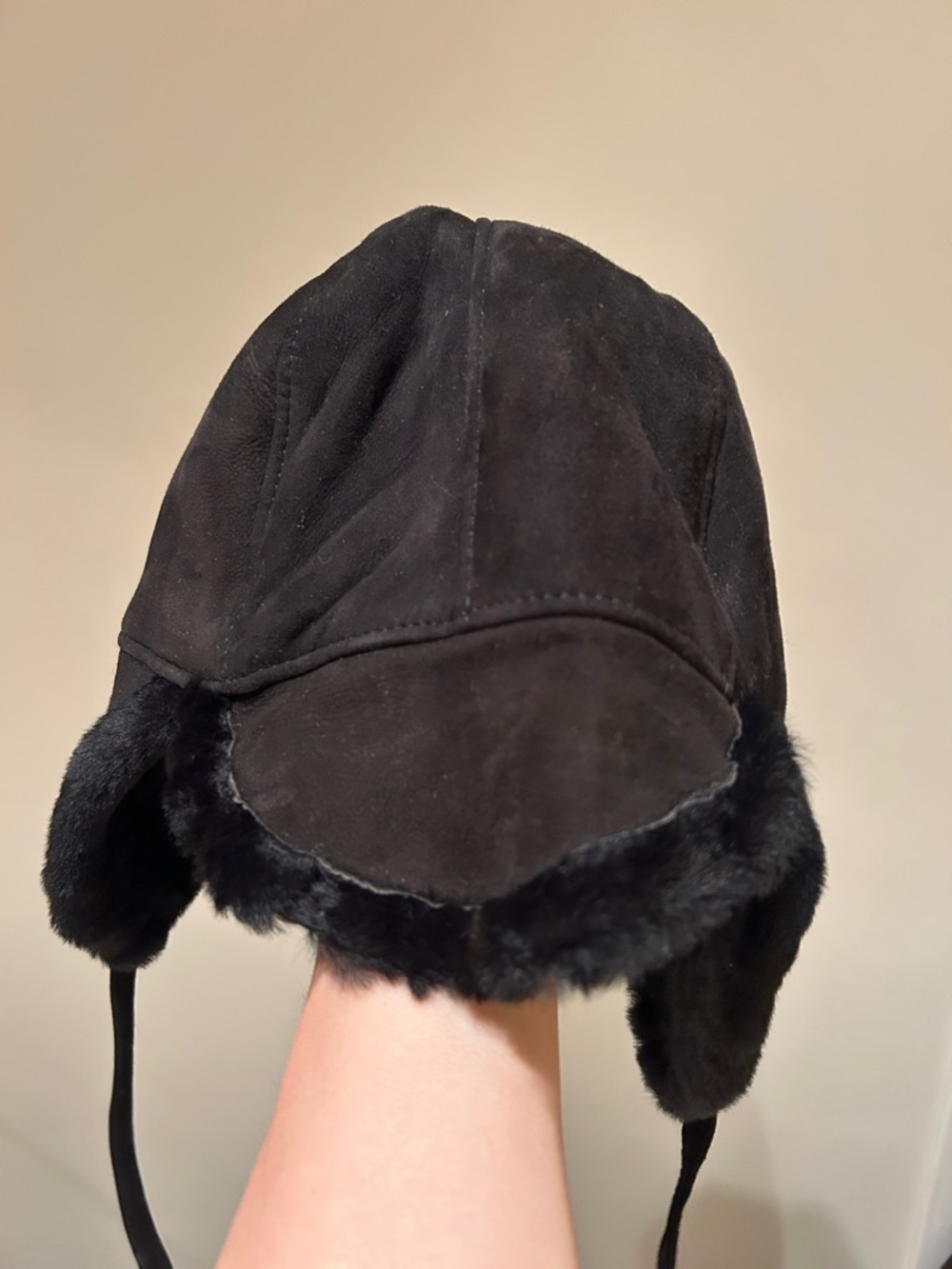 Women’s Black Faux-Fur Trim Winter Cap